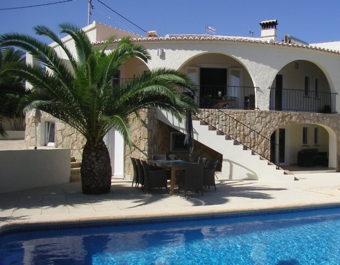 5 bedroom villa, refurbished, near beaches, in Moraira – CBV346